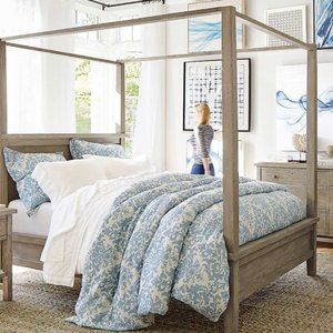 Pottery Barn Jacquard Medallion Cotton/Linen Duvet Cover in Riviera Blue